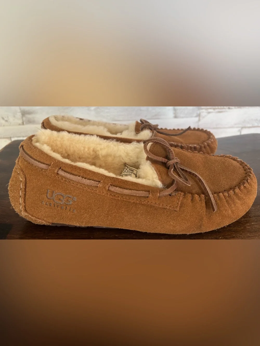 UGG Dakota Girls Sheepskin Moccasin Slippers. Big Girl size 4